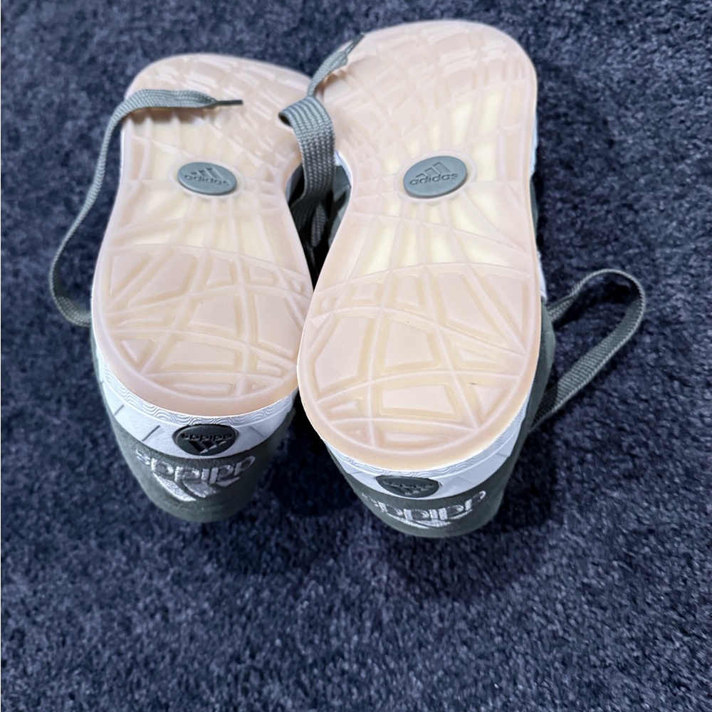 Adidas Sneakers